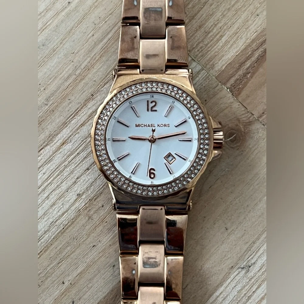 Michael Kors Ladies Watch Crystals Accents Pearl Dial Rose Gold-Tone Bracelet